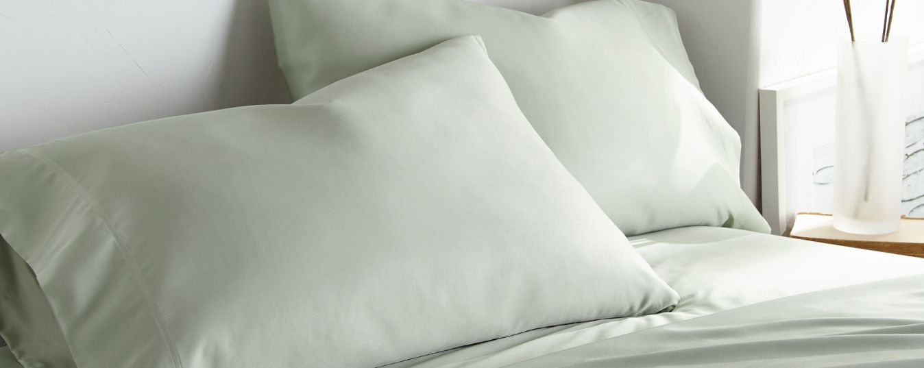 Bamboo vs. Silk Pillowcases: The Benefits of Bamboo