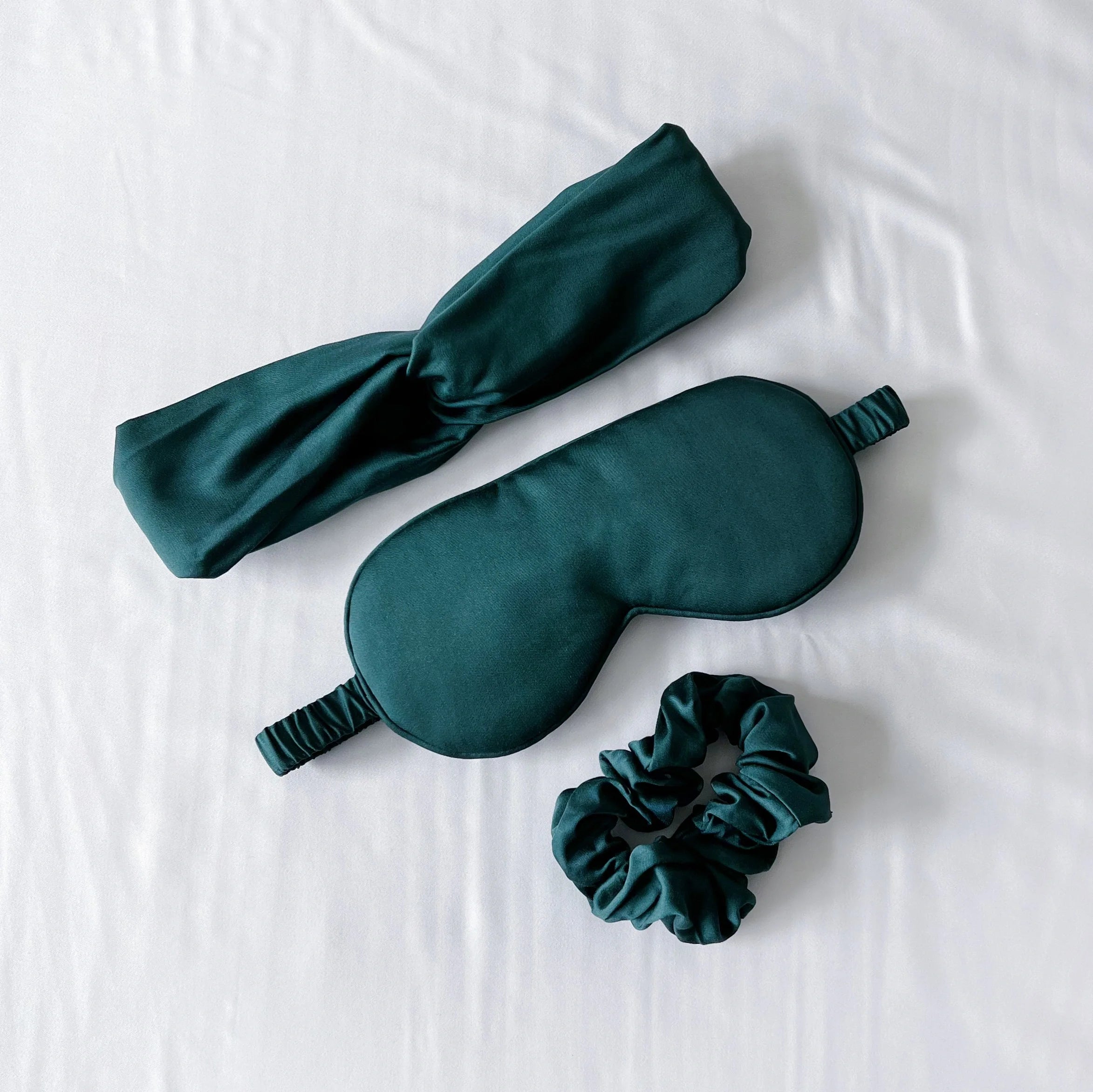 Cooling bamboo self-care accessories set in emerald green — sleep mask, eye mask and spa essentials