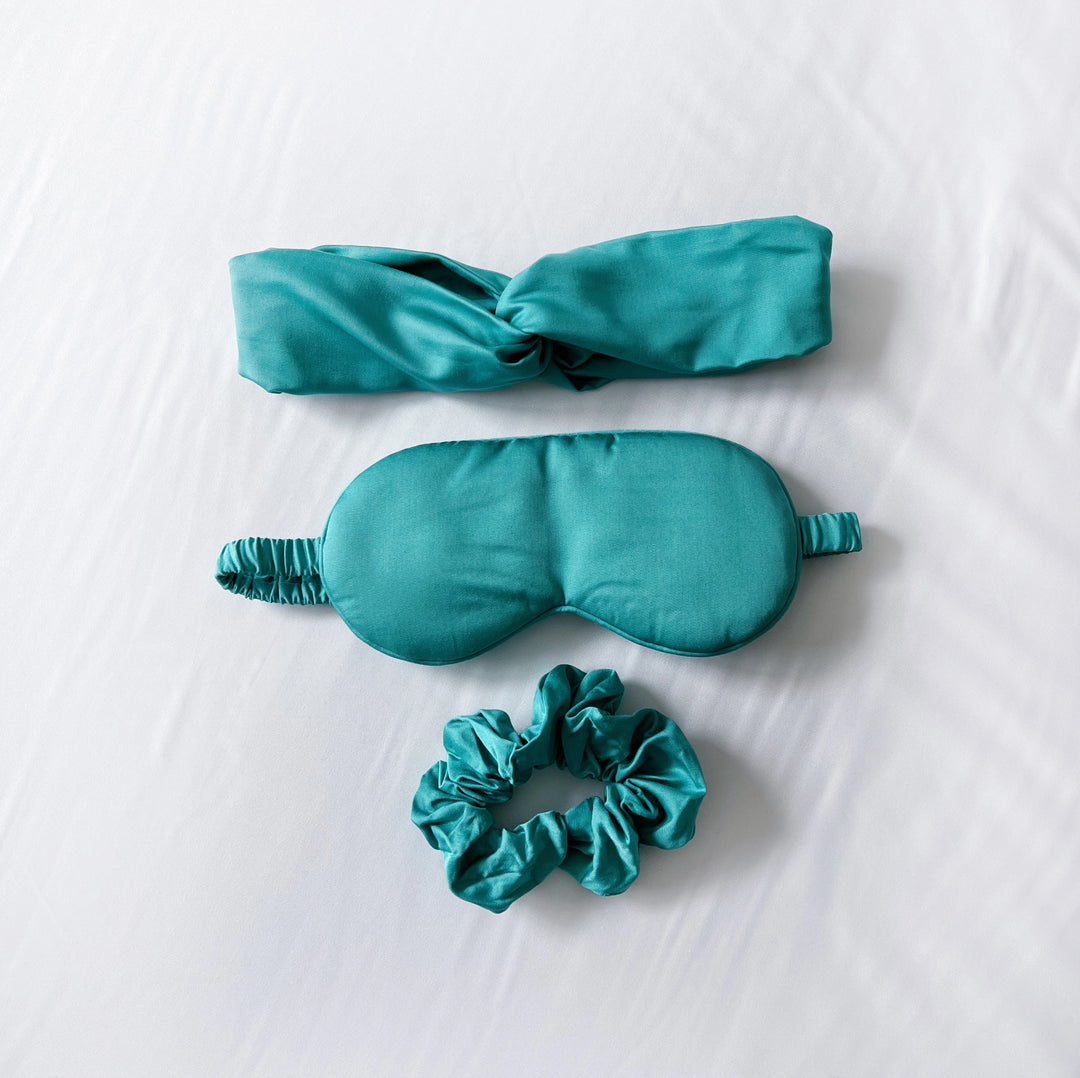 Luxurious self-care gift set in tiffany blue for relaxation, comfort, and eco-friendly pampering