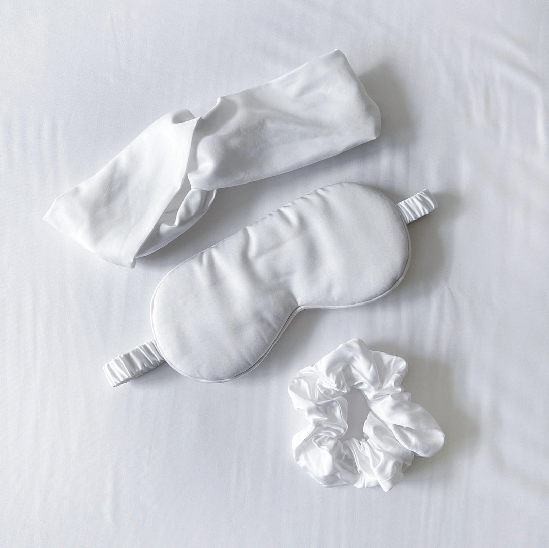Luxurious self-care gift set in white for relaxation, comfort, and eco-friendly pampering